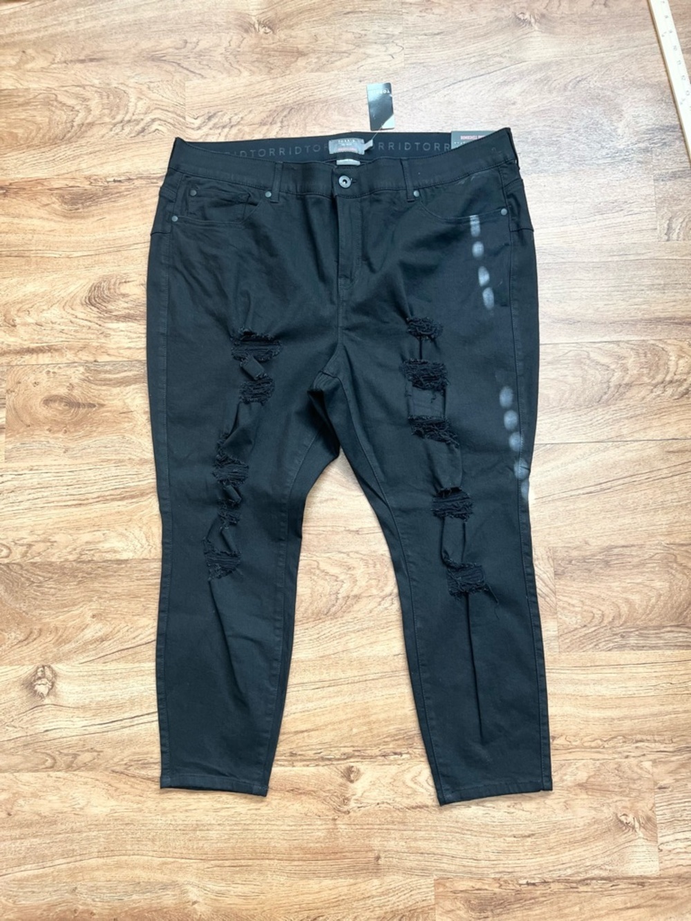 Torrid Bombshell Skinny Jeans 24S Black High Rise Distressed Stretch Plus Size - Picture 12 of 12